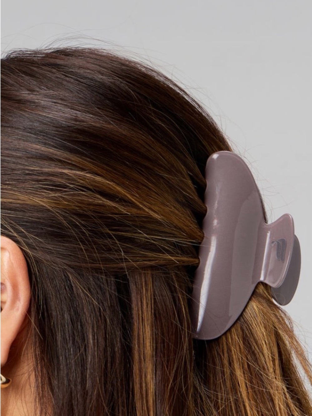 Fabletics The Claw Clip 3- Piece Pack: Pink , Taupe, Cream - Picture 4 of 8